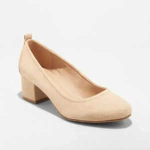 NOT‎ FOR SALE Universal Thread Pumps Heels 11 Cream Microsuede Chunky